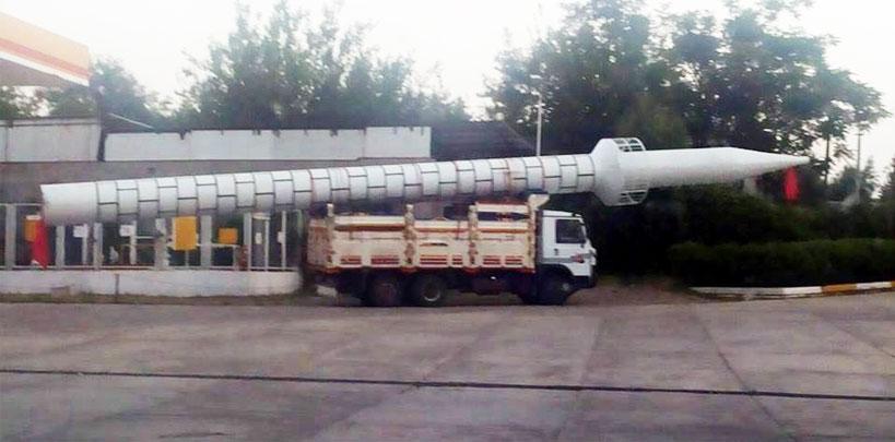 Minareye 'kamyonet' kılıfı