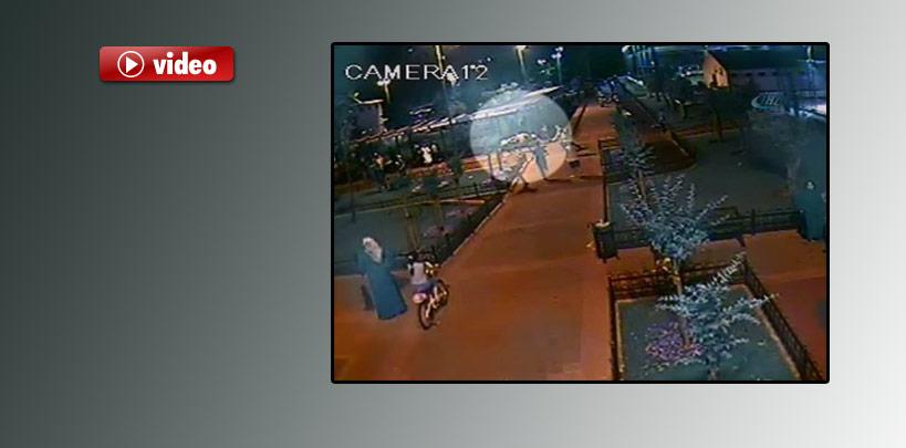 Kavgayı ayırmak isterken bıçaklandı