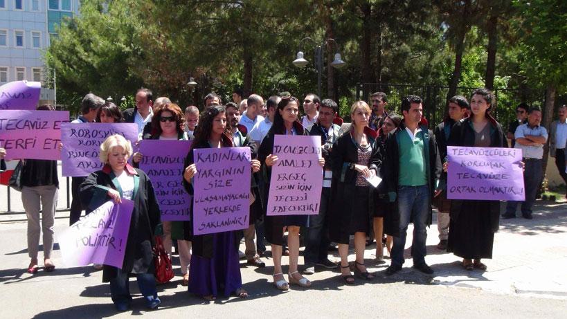 Tecavüz mağduru kız için 'dur'dular