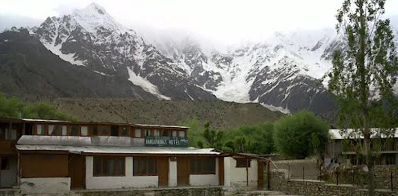 Dağcıların oteline baskın: 10 ölü