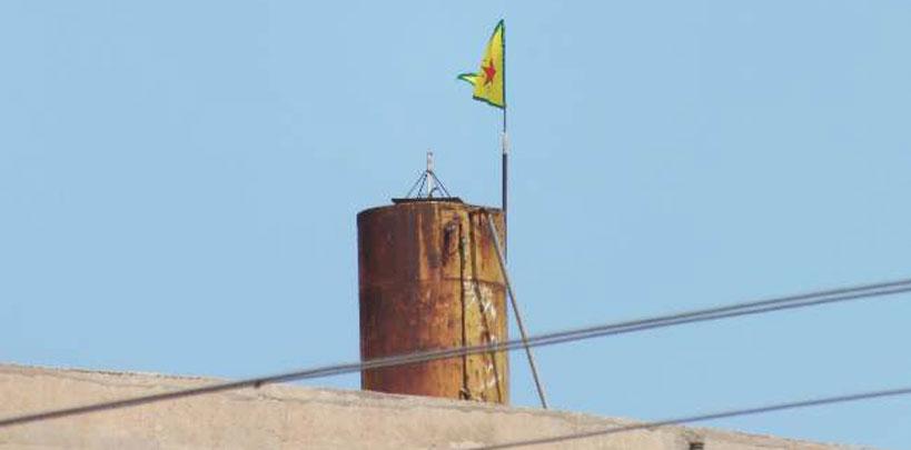 PYD Rasulayn'a sözde bayrağını dikti