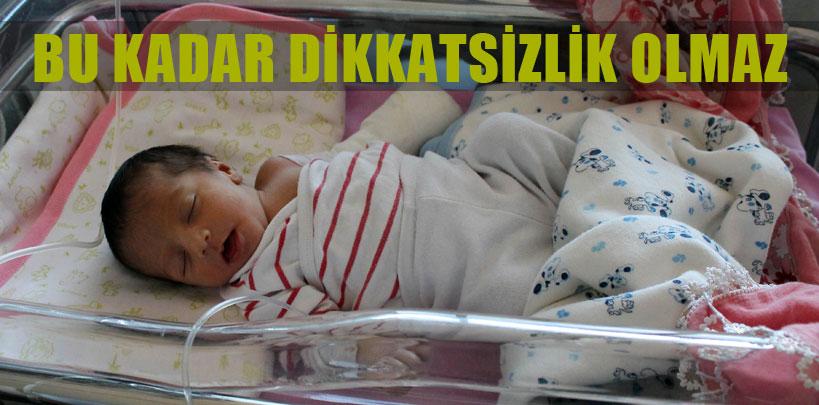 Yanlışlıkla bebeğin başparmağını kesti