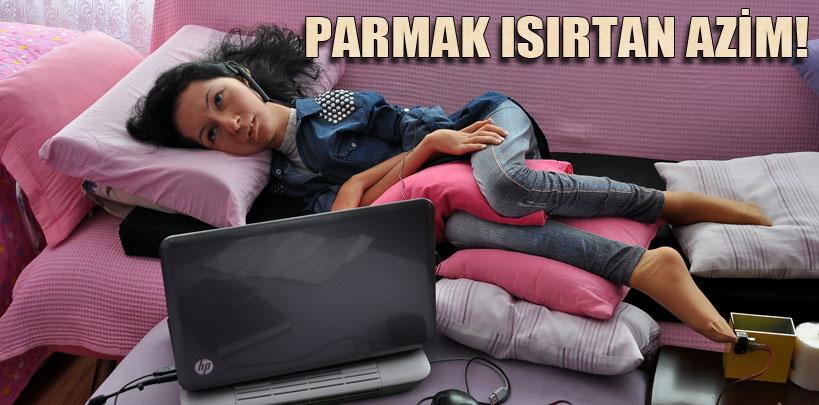 Tek ayak parmağı ile iki üniversite