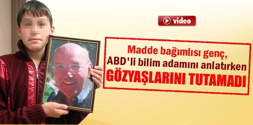 Madde bağımlısı genç, ABD'li bilim adamını anlatırken gözyaşlarını tutamadı